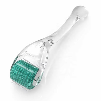 Dermaroller DRS 192 for microneedling med transparent håndtag og grøn nålerulle, bruges til at stimulere kollagen, forbedre hudstruktur og reducere fine linjer.