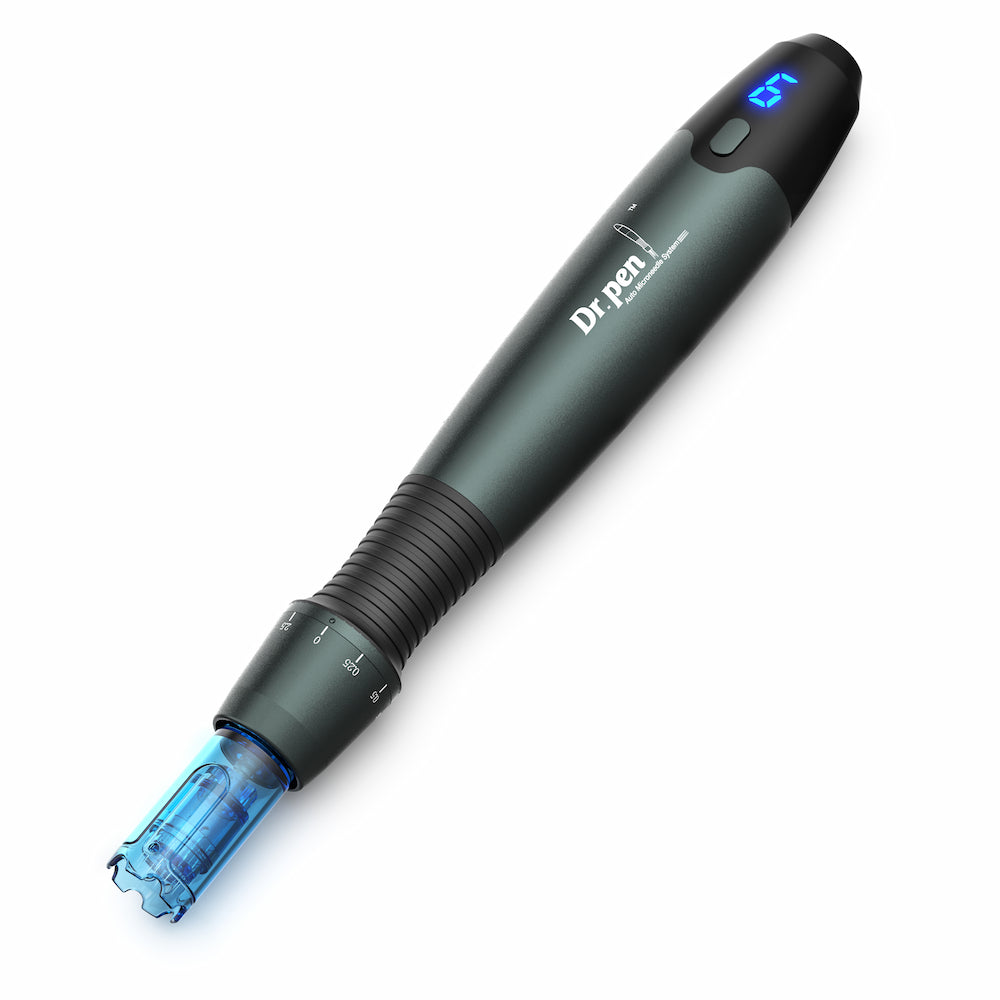 Dr. Pen A20 microneedling-pen med blåt nålehoved, digital display og justerbar nåledybde til avanceret hudforyngelse og kollagenstimulering.