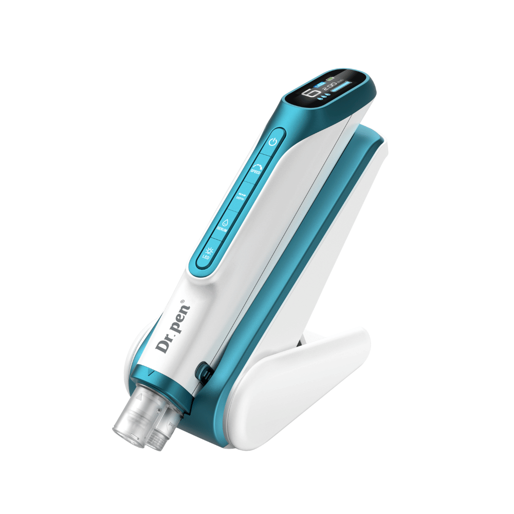 Dr. Pen H6 microneedling-pen placeret i tilhørende holder.