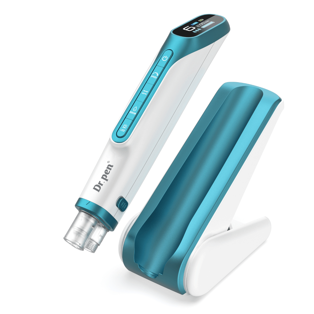 Dr. Pen H6 microneedling-pen med digitalt display og tilhørende holder.