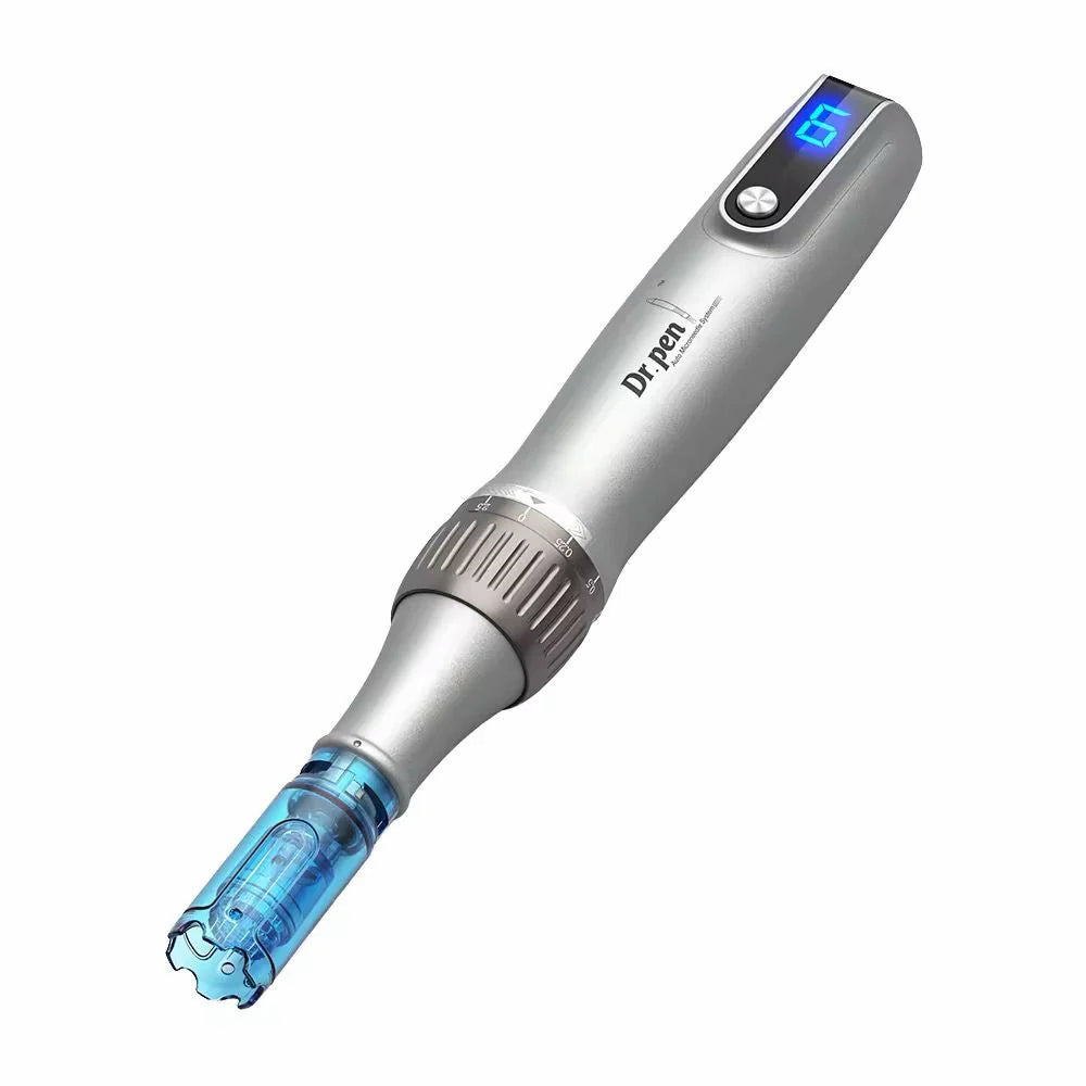 Dr. Pen M8S microneedling dermapen til professionel hudbehandling med justerbar nåledybde og digital display.