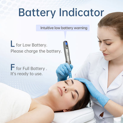 Dr. Pen M8S microneedling-pen med tydelig batteriindikator, anvendt af en behandler under professionel hudbehandling i klinikmiljø.