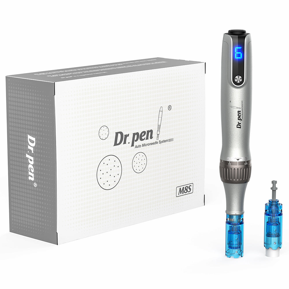 Dr. Pen M8S microneedling-pen med LED-display, udskiftelige nålepatroner og komplet emballage – professionelt kit til avanceret hudbehandling.