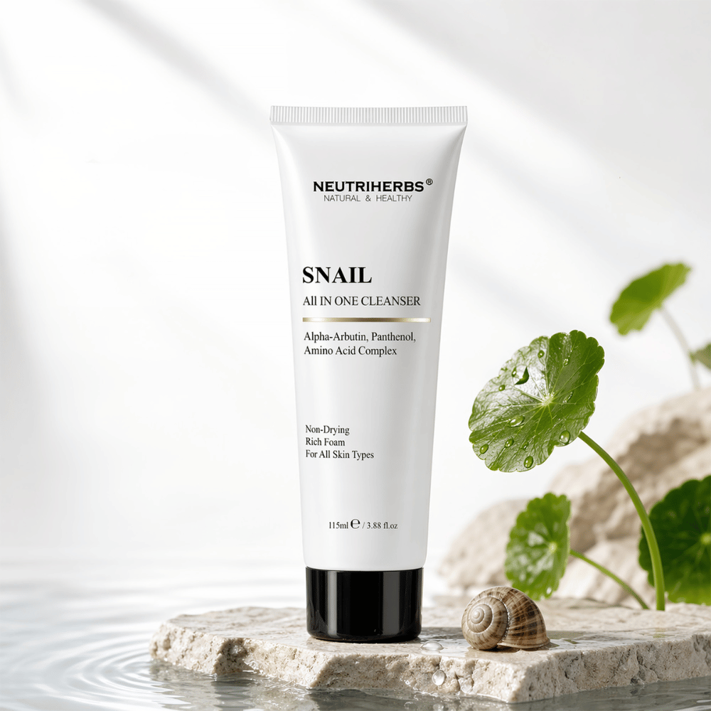 Neutriherbs Snail All In One Cleanser ansigtsvask med snegleslim, Alpha-Arbutin og Panthenol. Skånsom rens, der fjerner snavs og makeup, fugter huden og passer til alle hudtyper.
